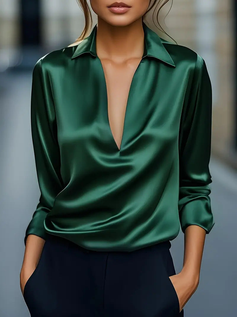 Minimalist V-neck shirt with long sleeves for women
