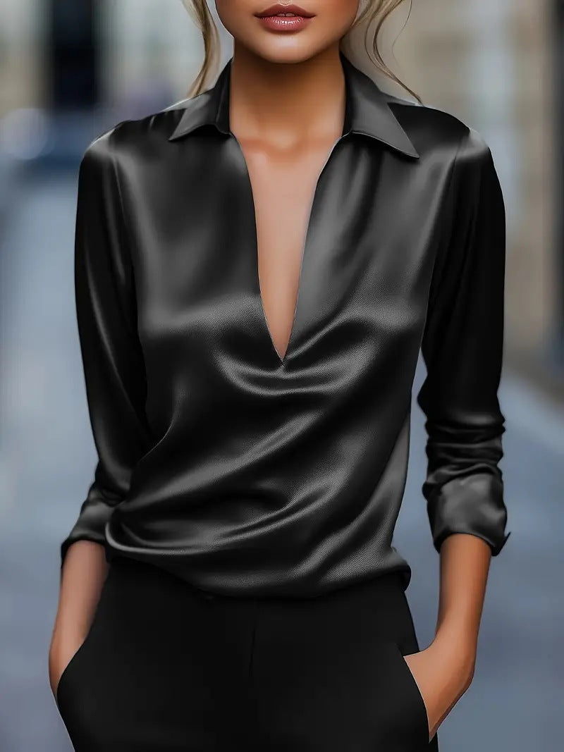 Minimalist V-neck shirt with long sleeves for women
