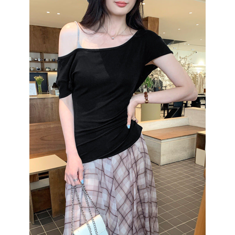 Off-shoulder wool T-shirt
