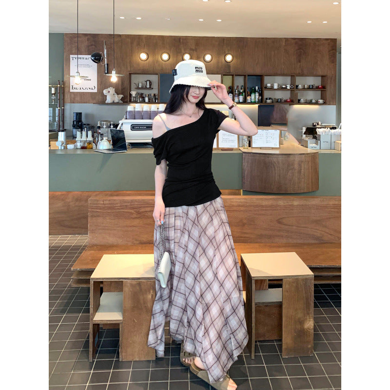 Off-shoulder wool T-shirt